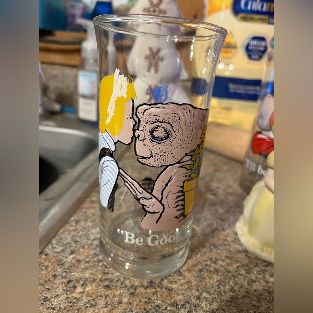 Vintage 1982 Pizza Hut E.T cups